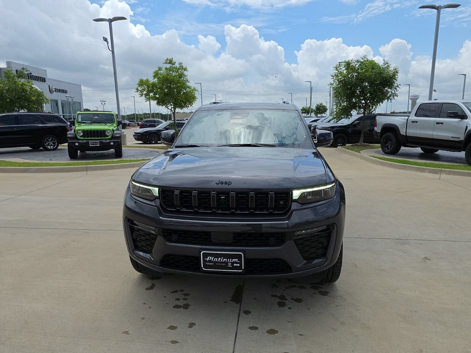New 2026 Jeep Grand Cherokee L Summit w/ Obsidian Package AWD/4WD image 8