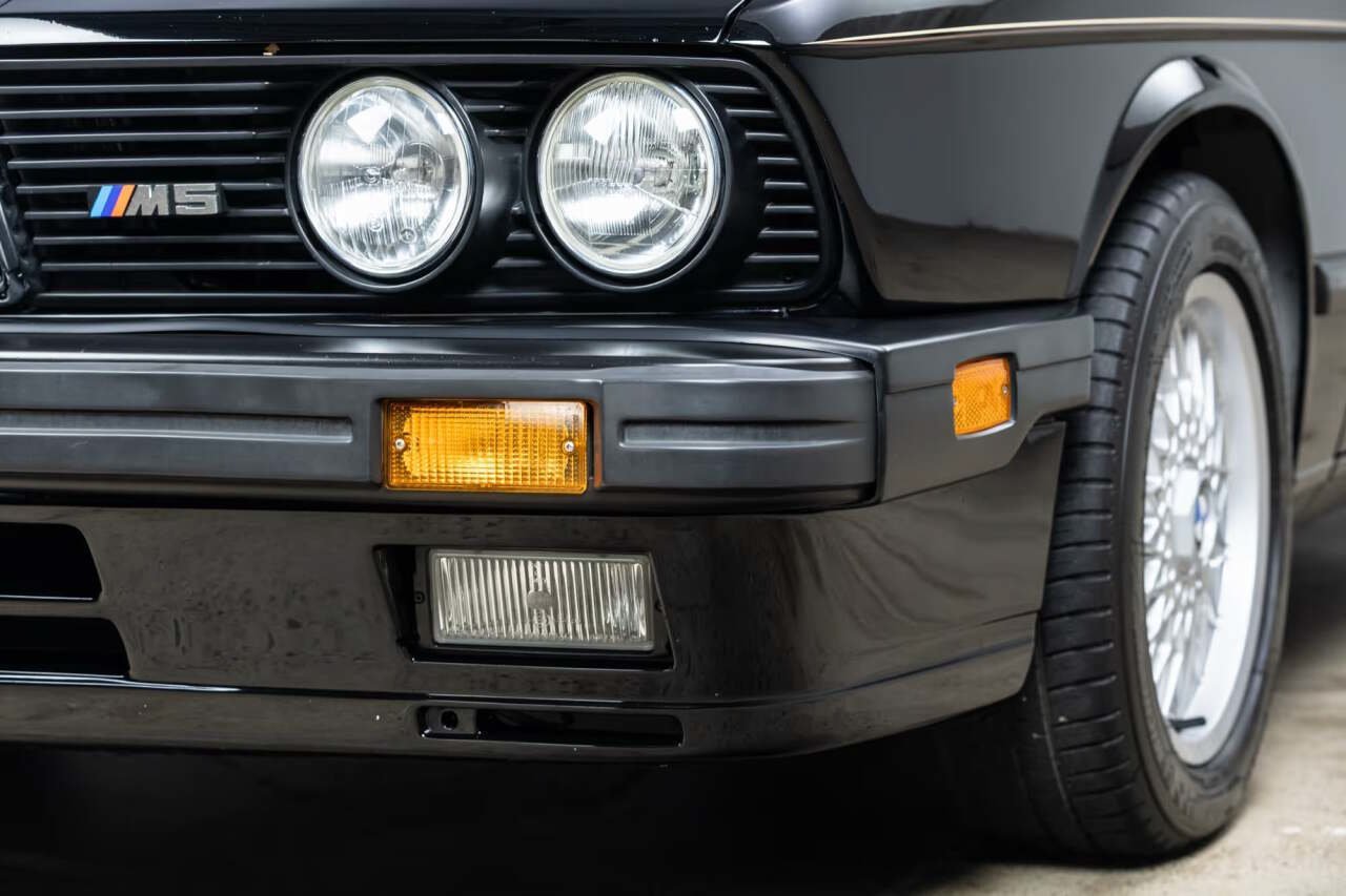 Used 1988 BMW M5 RWD image 15
