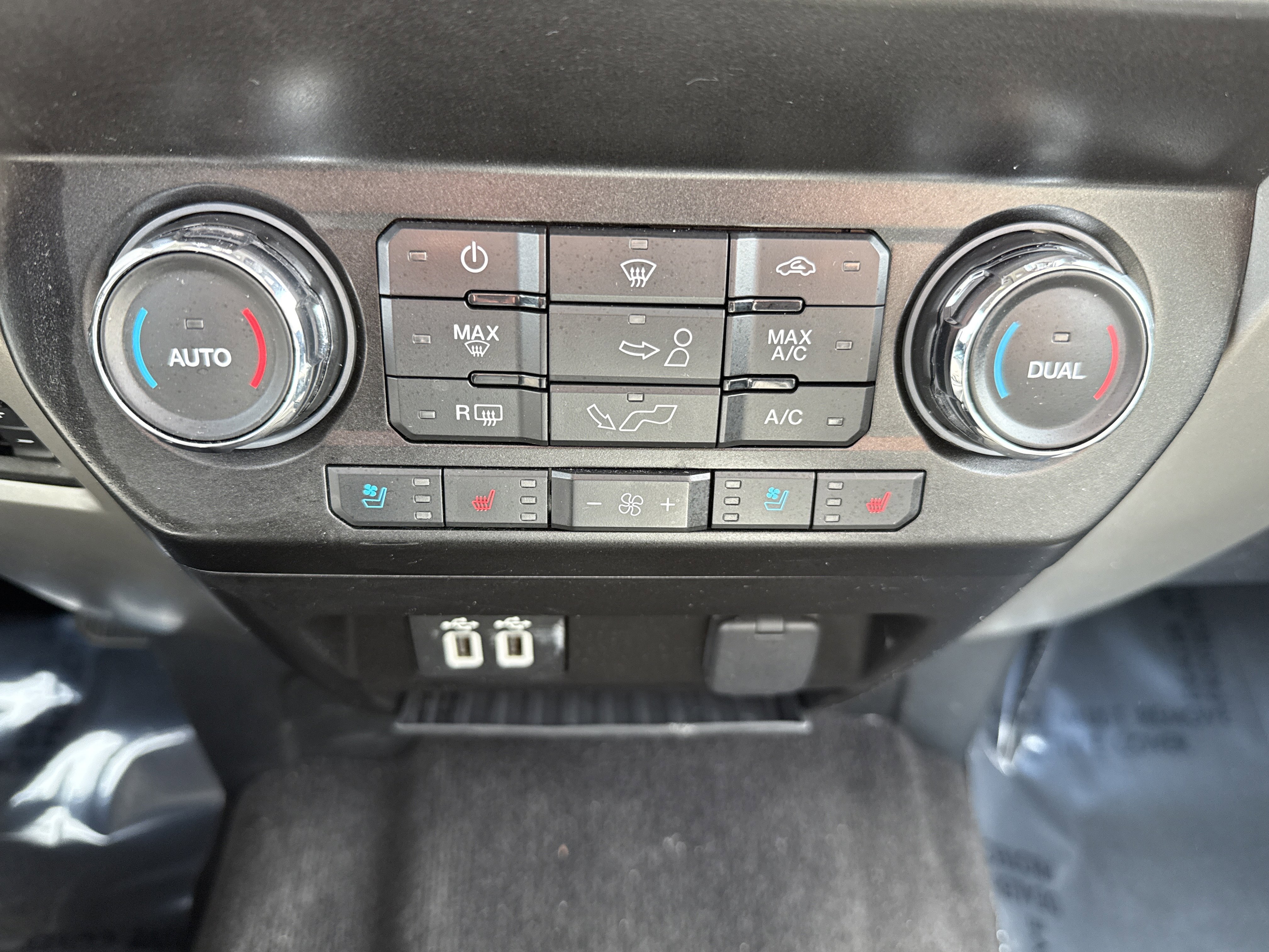 Used 2020 Ford F150 Lariat w/ Equipment Group 501A Mid image 24