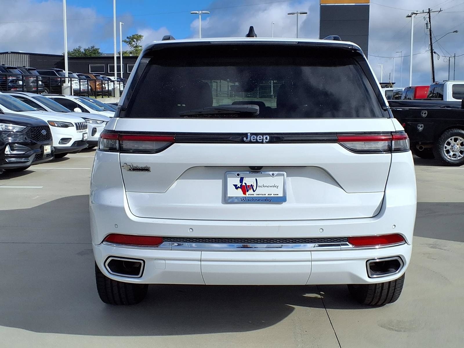 Used 2023 Jeep Grand Cherokee Overland RWD image 7