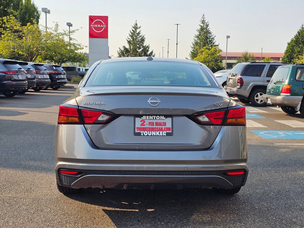 Used 2024 Nissan Altima 2.5 SV FWD image 6