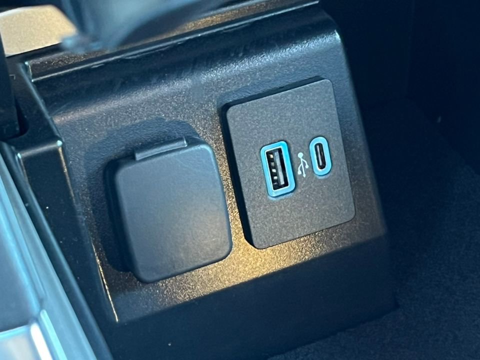 Certified 2023 Ford Explorer Limited w/ Limited Technology Package image 28