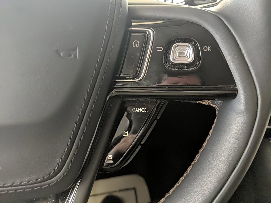 Used 2025 Lincoln Aviator AWD image 17