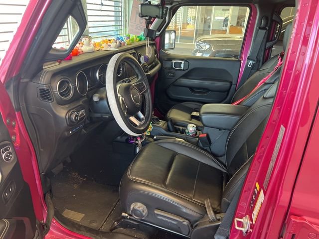 Used 2022 Jeep Wrangler Unlimited Sahara w/ Cold Weather Group image 17