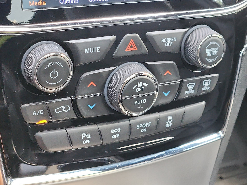 Used 2021 Jeep Grand Cherokee Trailhawk w/ Trailhawk Luxury Group AWD/4WD image 7