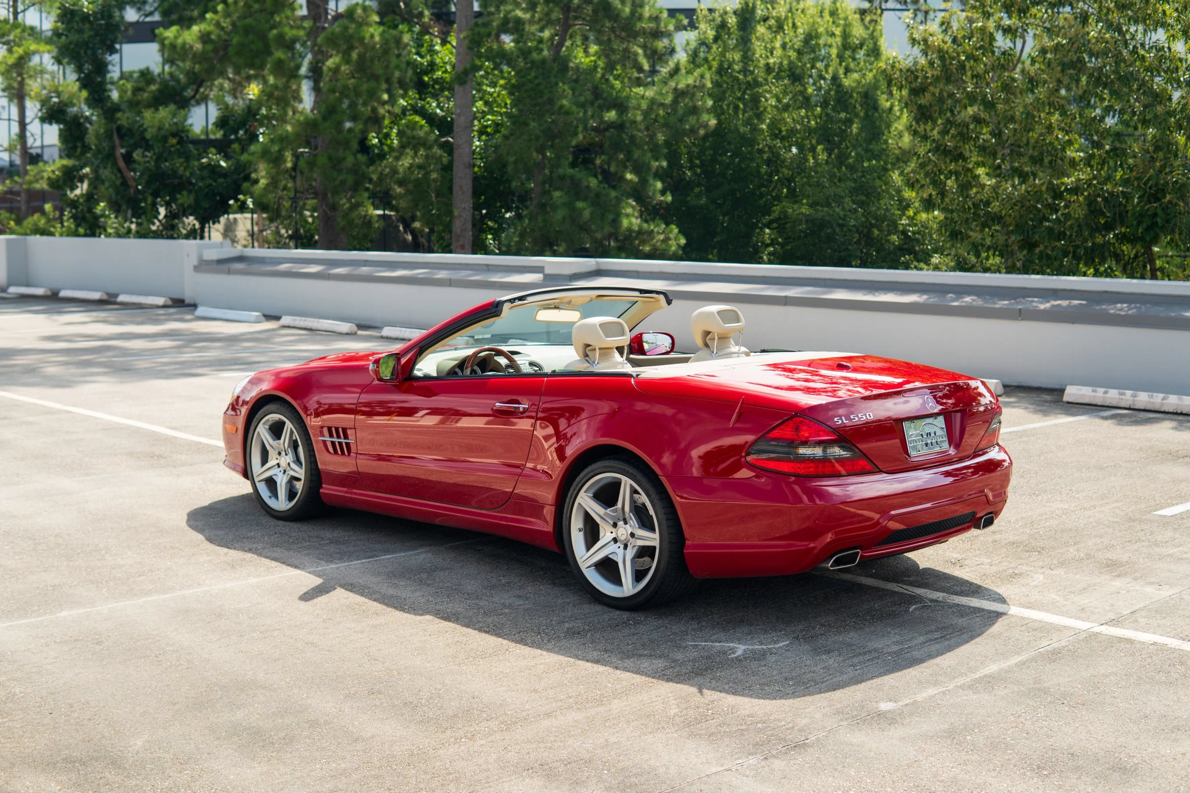 Used 2011 Mercedes-Benz SL 550 image 7