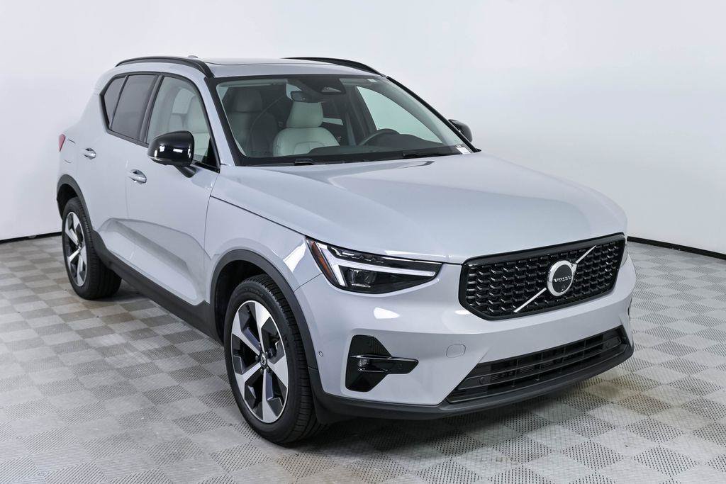 Certified 2026 Volvo XC40 B5 Plus AWD/4WD image 27