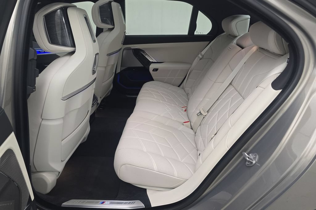 Used 2023 BMW 760i xDrive w/ Luxury Rear Seating Package AWD/4WD image 24