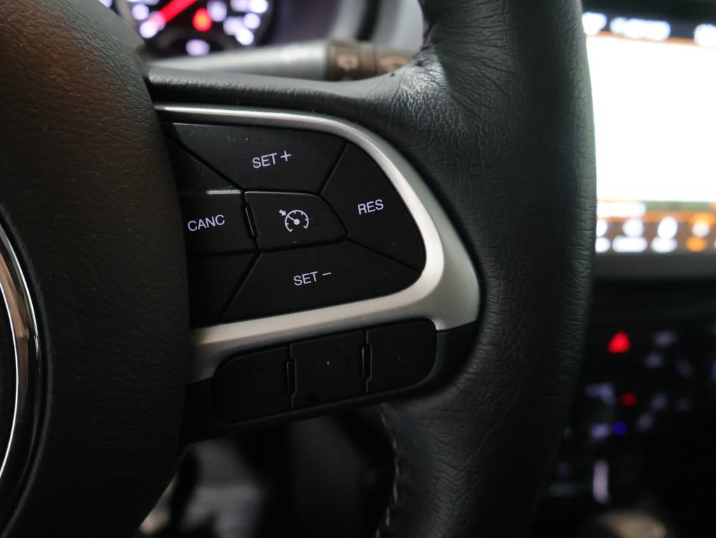 Certified 2023 Jeep Renegade Latitude w/ Premium Group AWD/4WD image 36