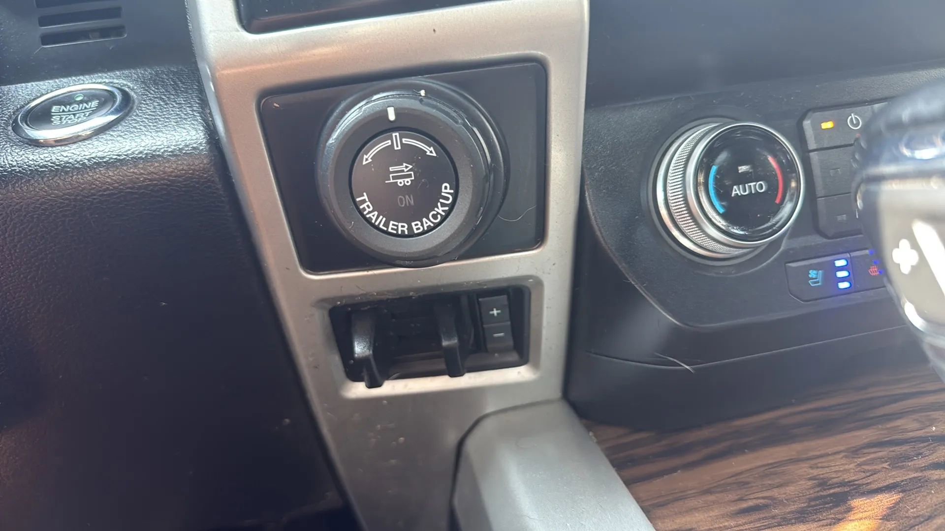 Used 2019 Ford F150 Lariat w/ Equipment Group 502A Luxury image 17