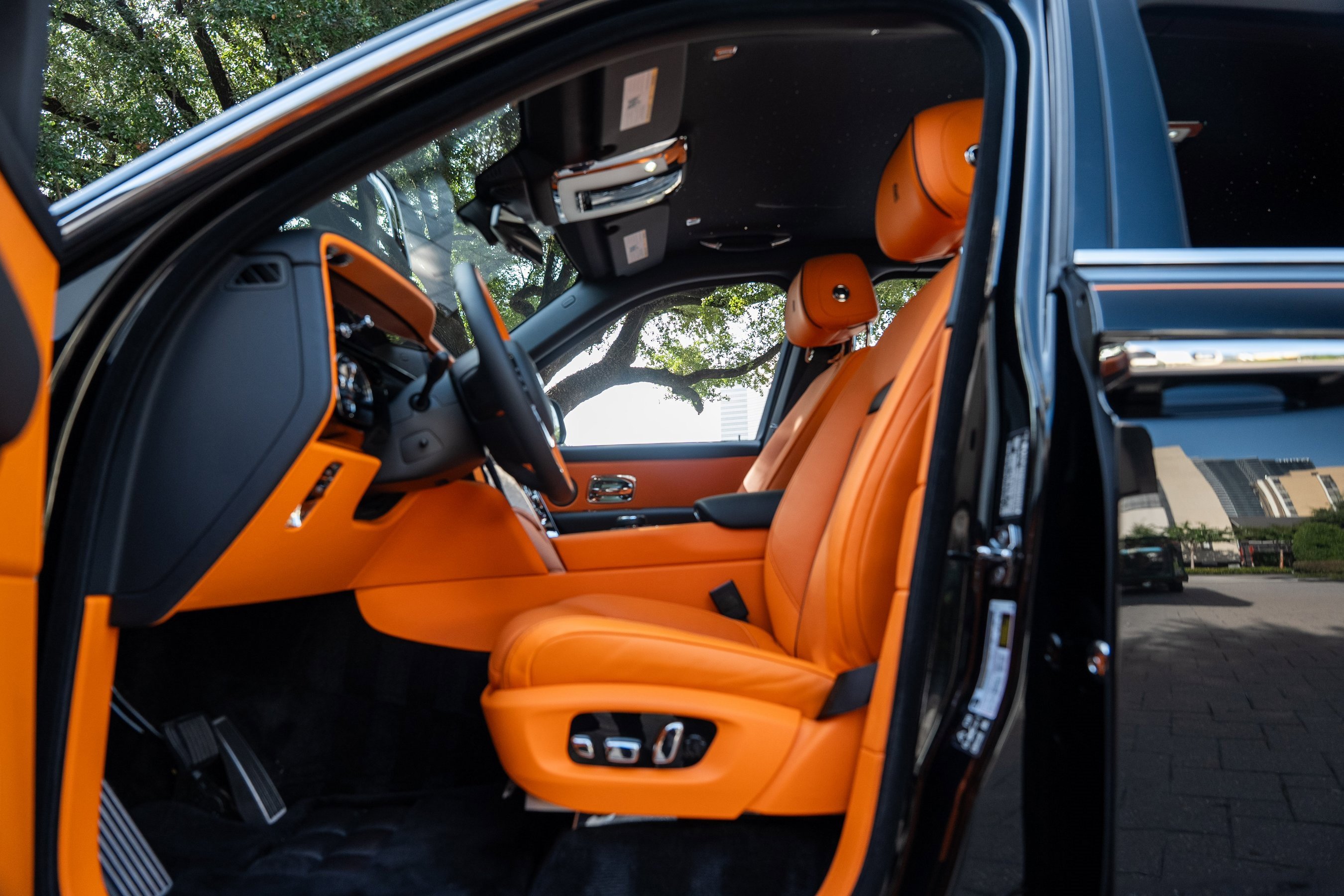 Used 2025 Rolls-Royce Cullinan image 20