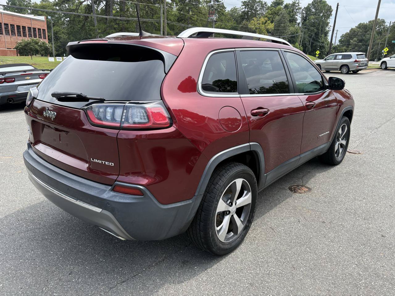 Used 2019 Jeep Cherokee Limited AWD/4WD image 5