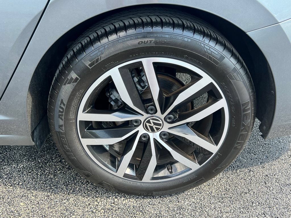 Used 2025 Volkswagen Jetta SE FWD image 13
