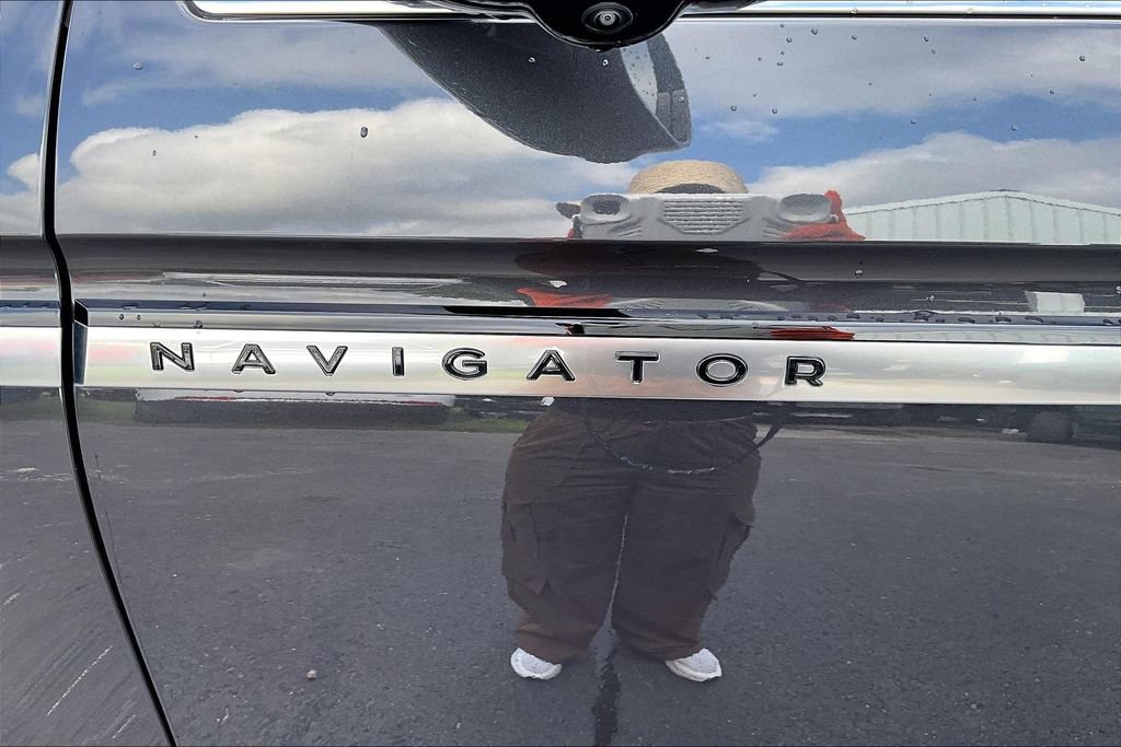 Used 2025 Lincoln Navigator Reserve AWD/4WD image 26