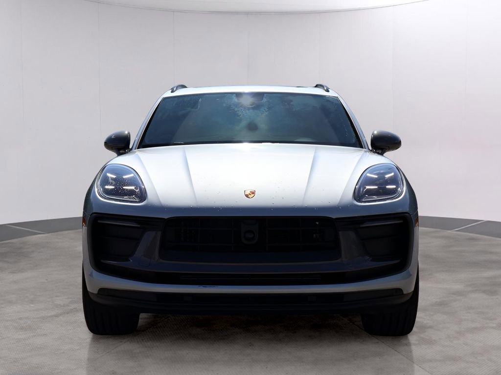 Certified 2025 Porsche Macan Turbo image 13