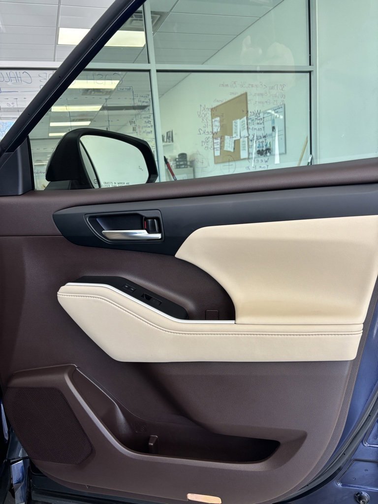 Certified 2021 Toyota Highlander XLE image 22