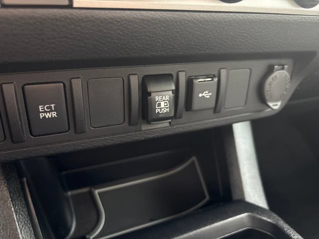 Used 2020 Toyota Tacoma SR5 AWD/4WD image 30