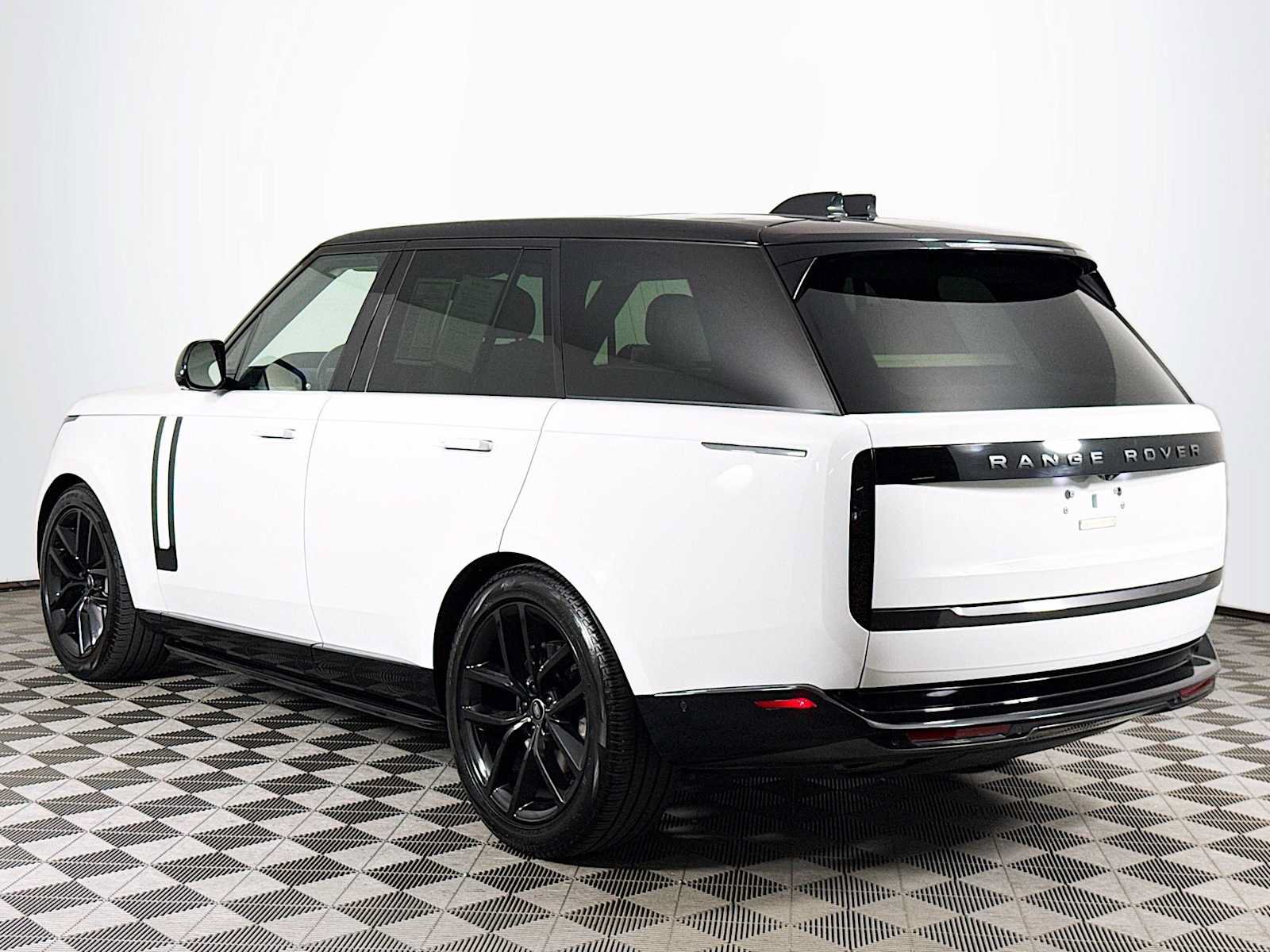 Certified 2024 Land Rover Range Rover SE AWD/4WD image 7