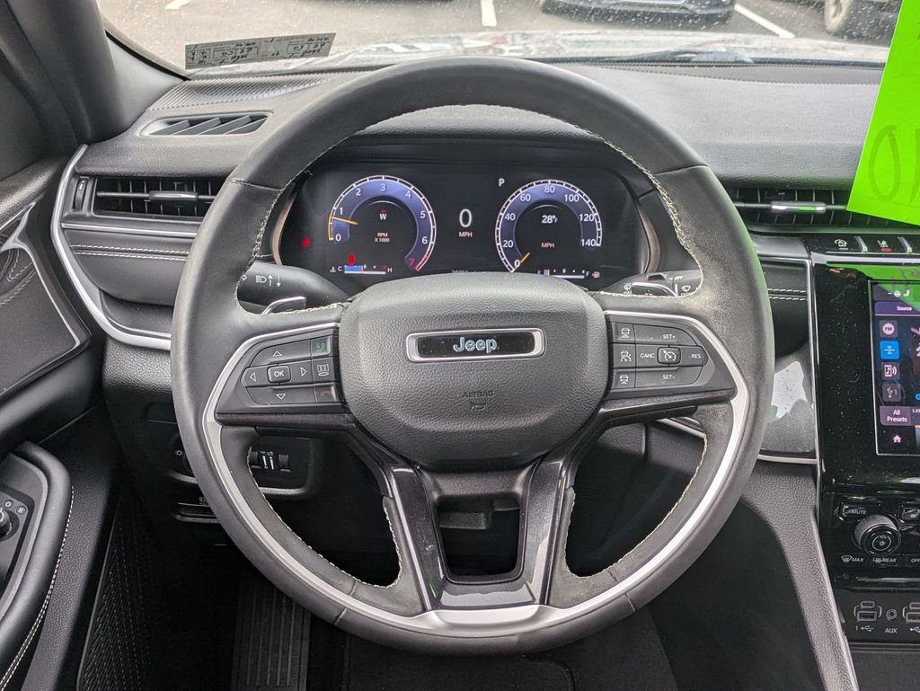 Used 2023 Jeep Grand Cherokee L Laredo image 12