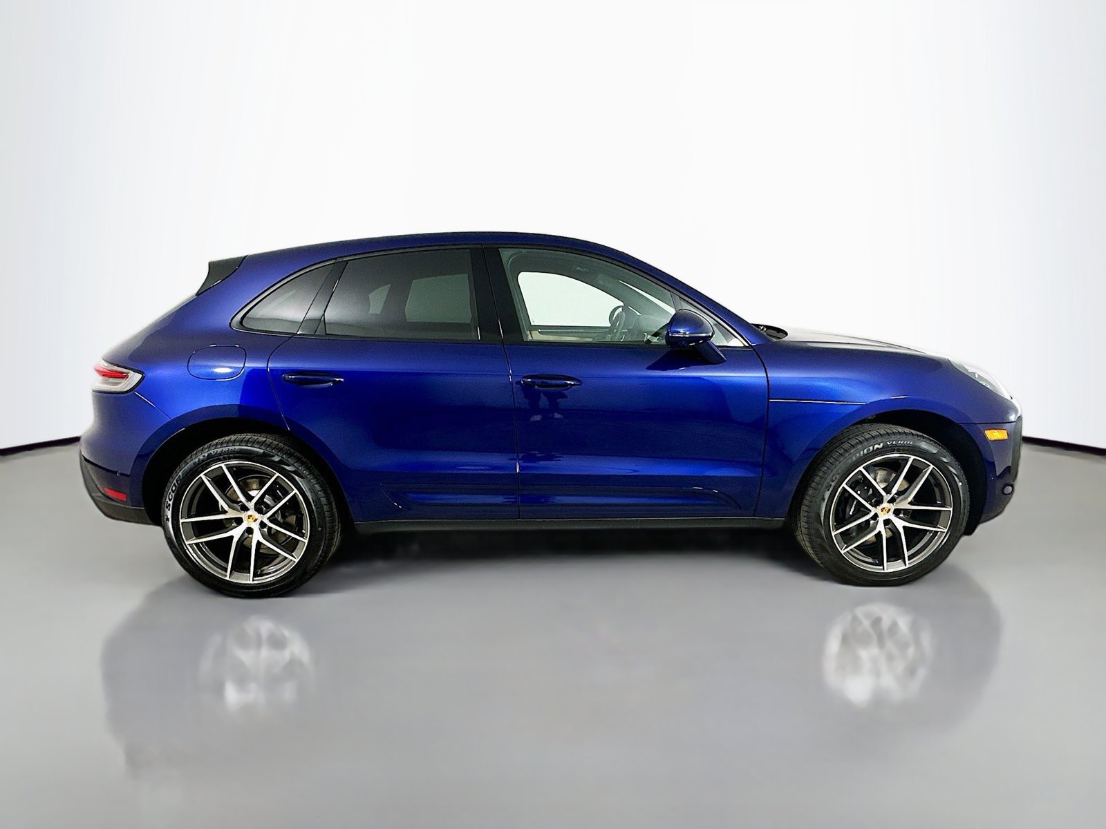 New 2026 Porsche Macan AWD/4WD image 4