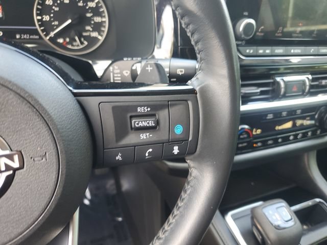 Used 2022 Nissan Pathfinder SV FWD image 17