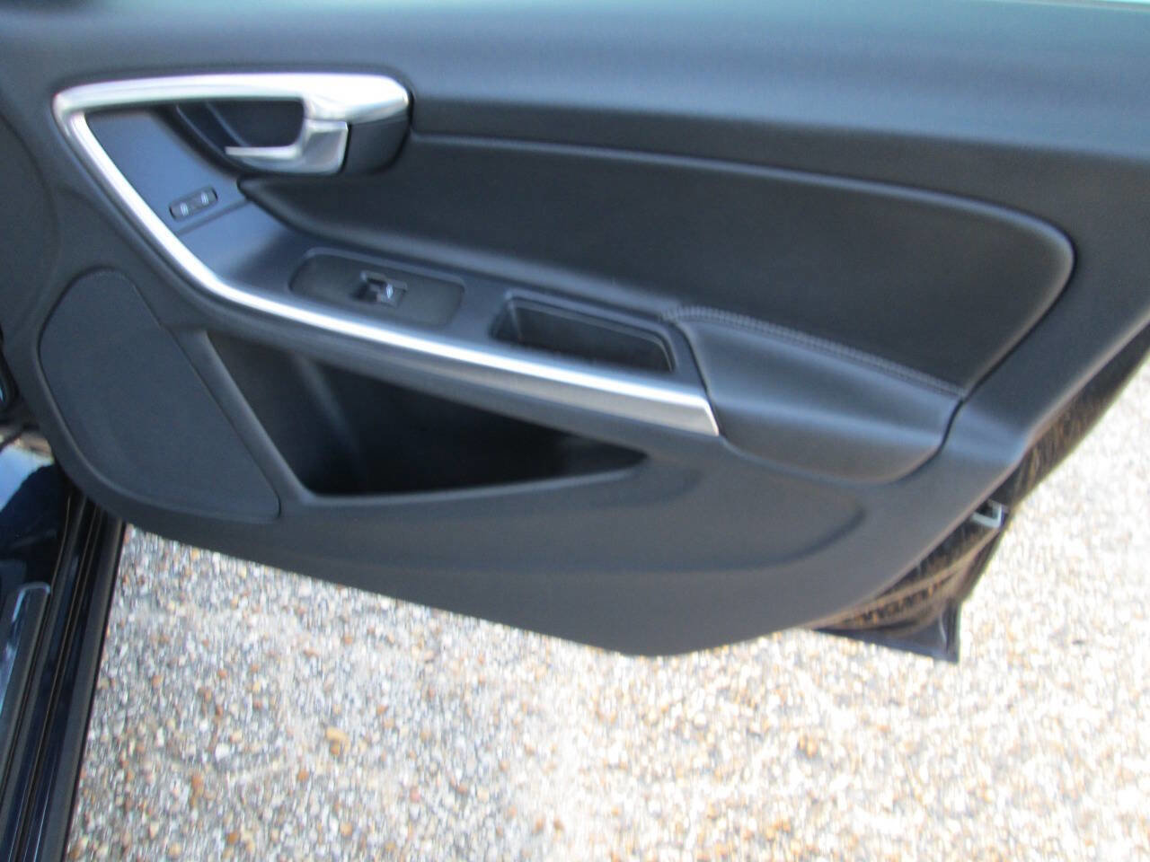 Used 2017 Volvo V60 T5 Premier w/ Convenience Package image 49