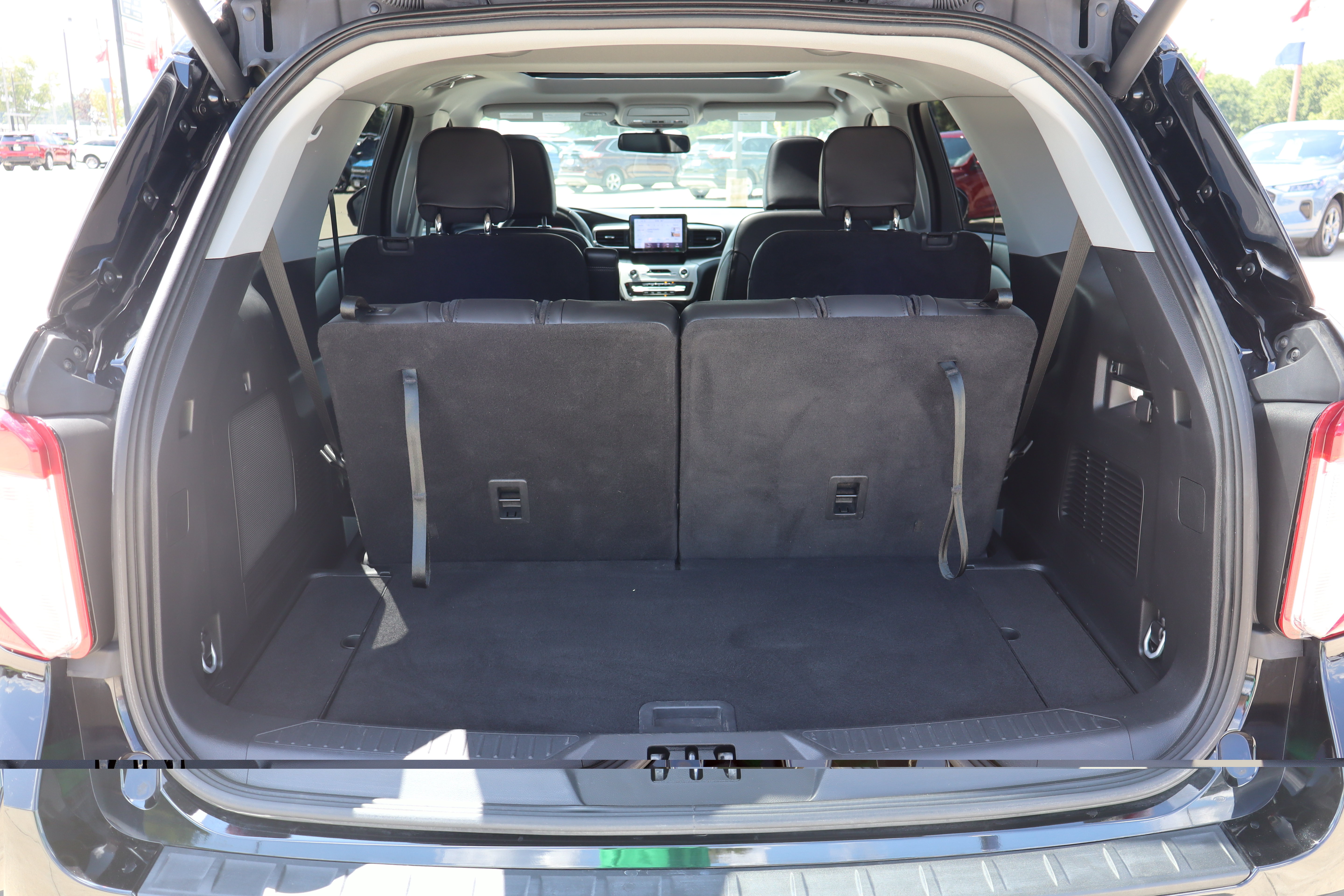 Used 2023 Ford Explorer XLT w/ Equipment Group 202A AWD/4WD image 32