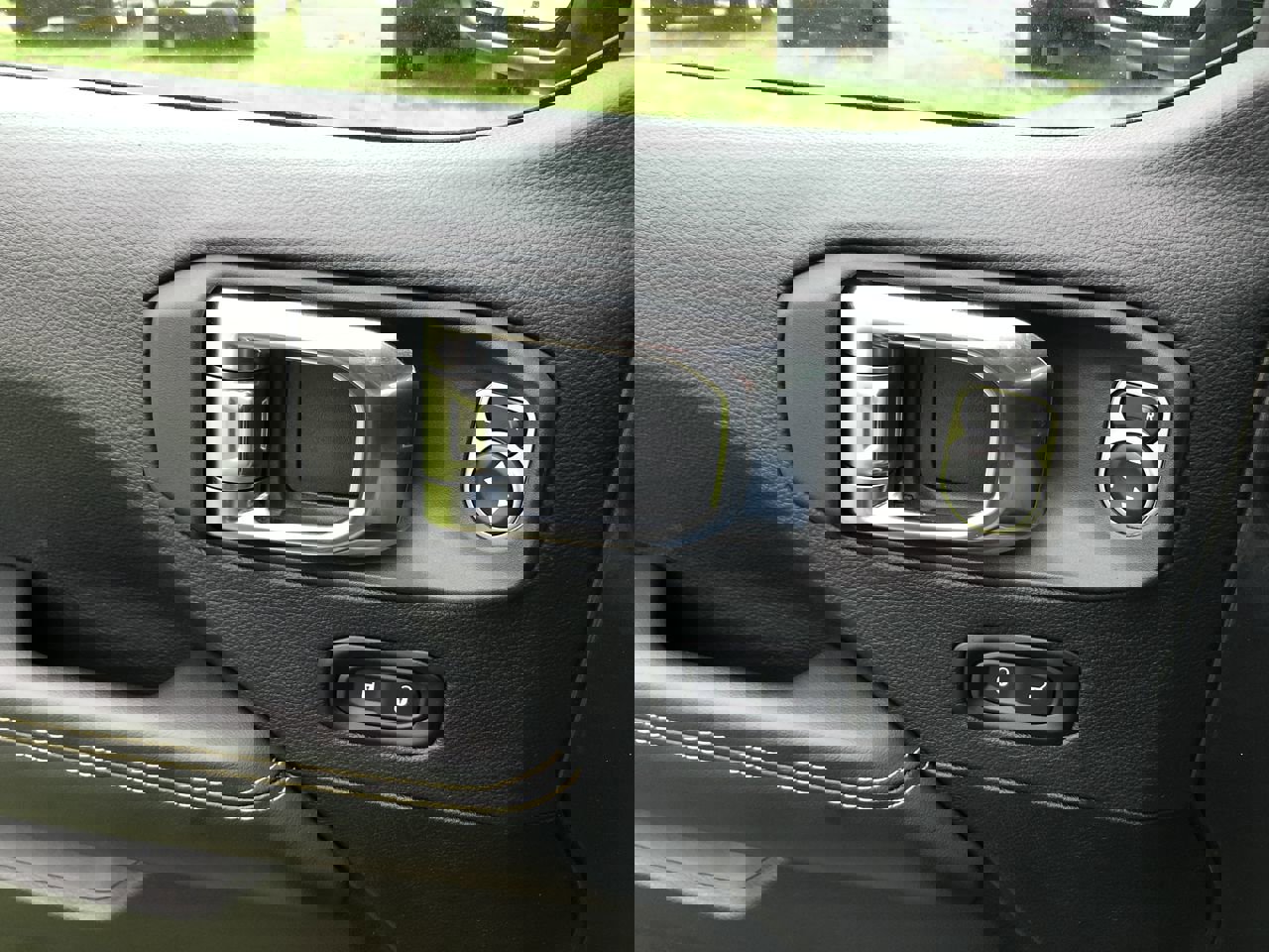 Used 2025 Jeep Gladiator Sport image 20