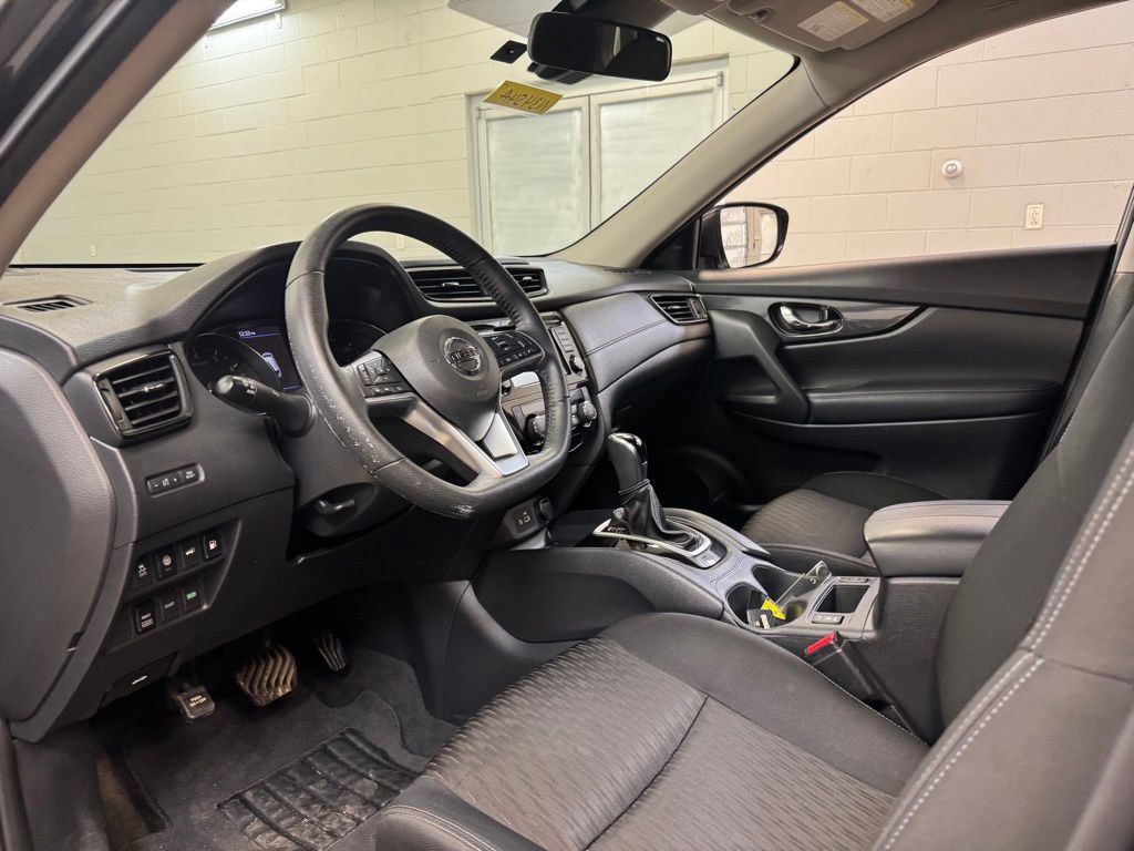 Used 2020 Nissan Rogue SV image 13