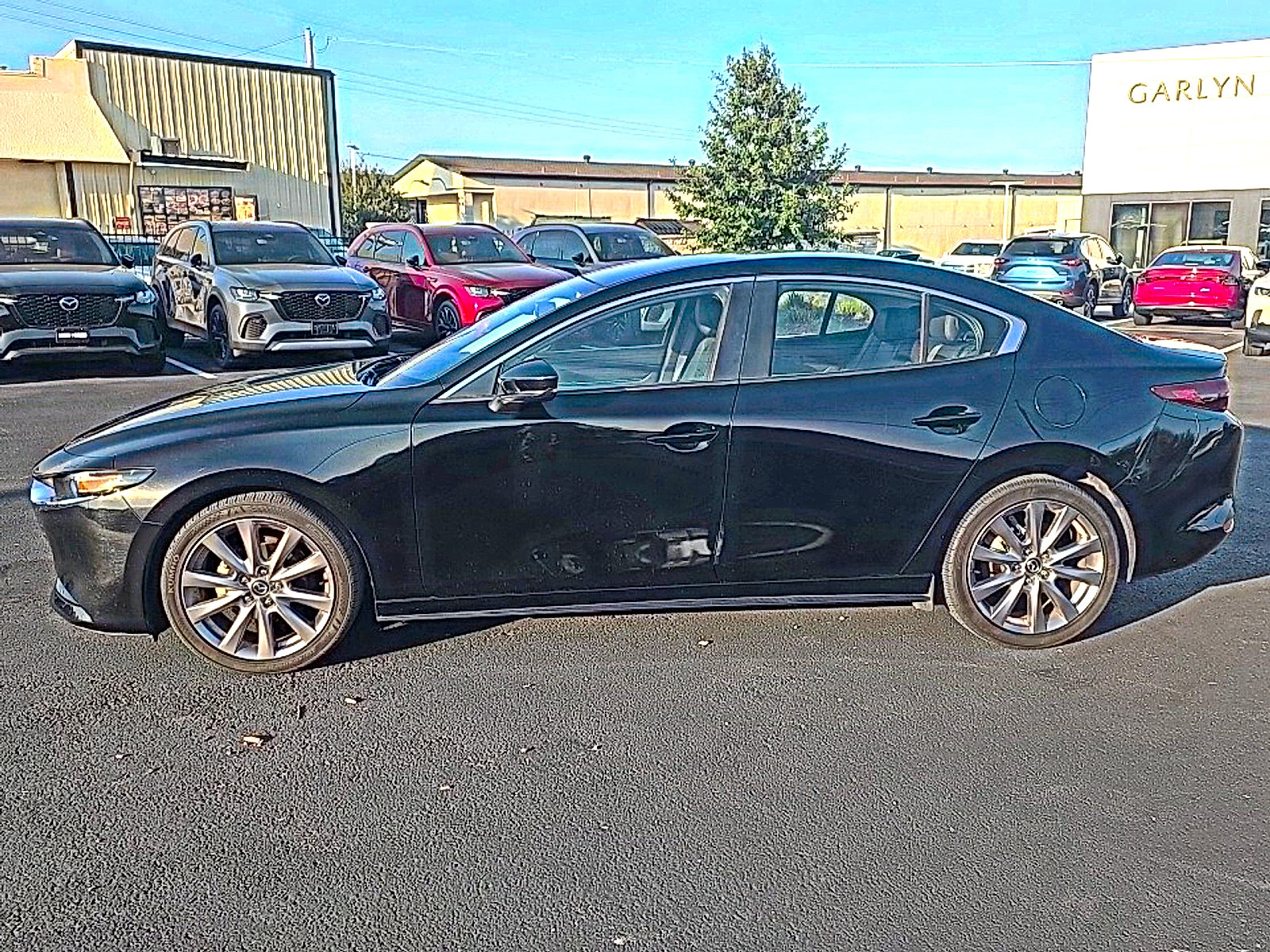 Used 2019 MAZDA MAZDA3 Sedan w/ Preferred Package FWD image 4