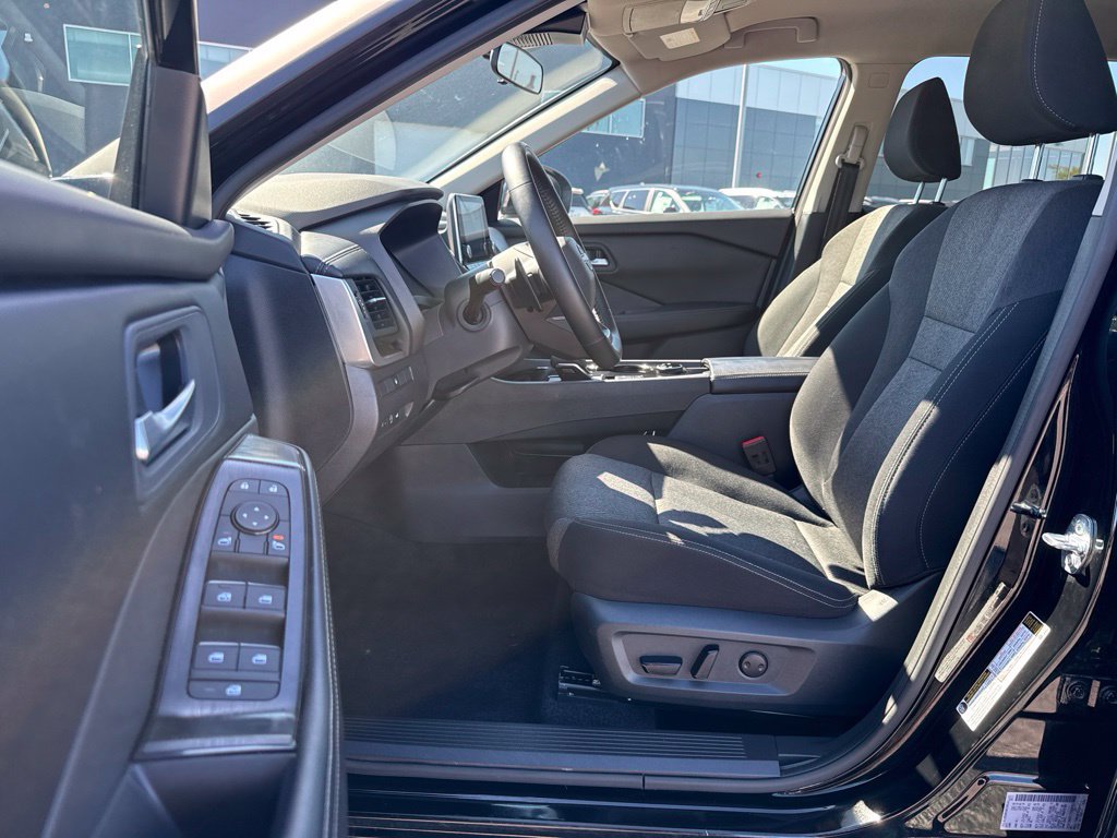 Certified 2026 Nissan Rogue SV AWD/4WD image 6