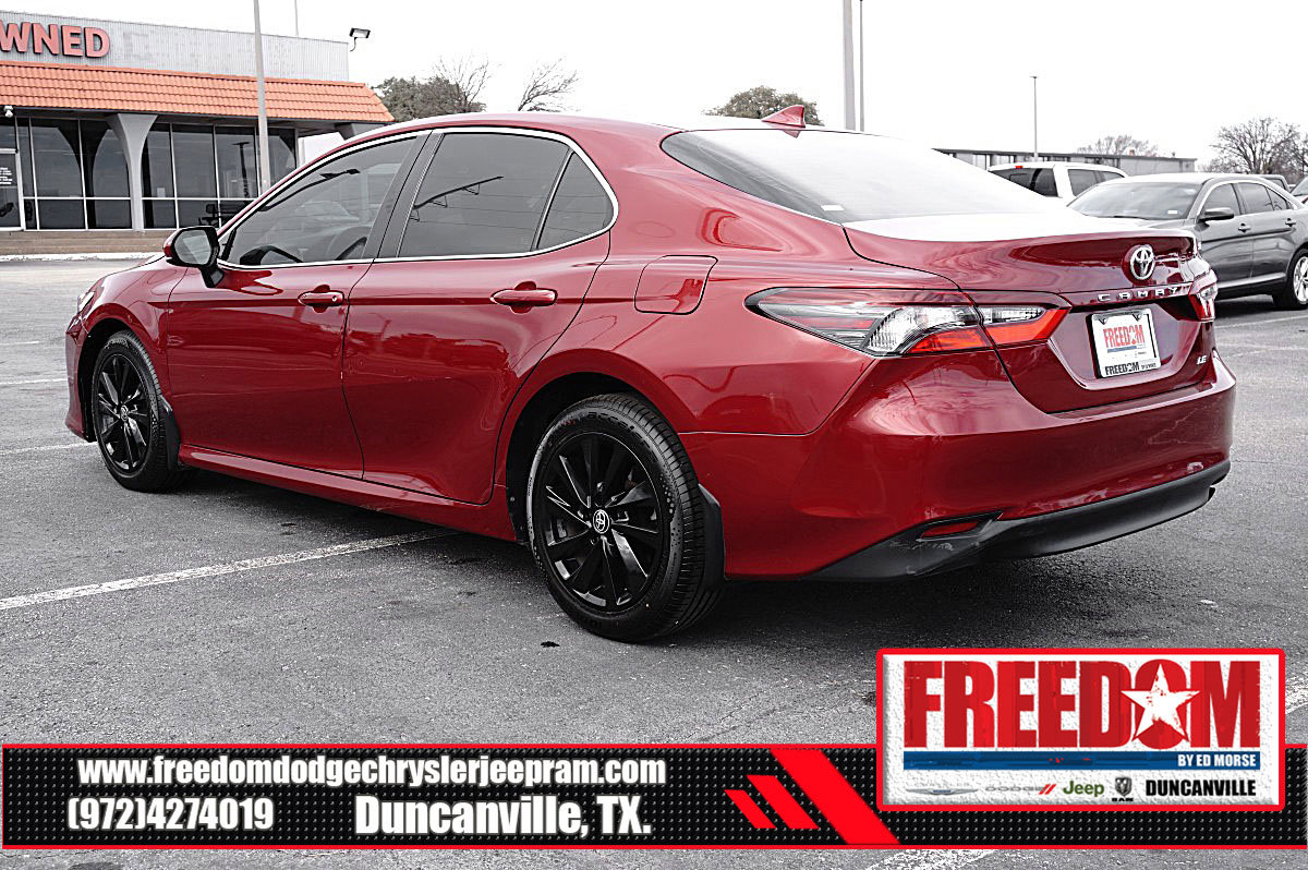Used 2022 Toyota Camry LE image 3