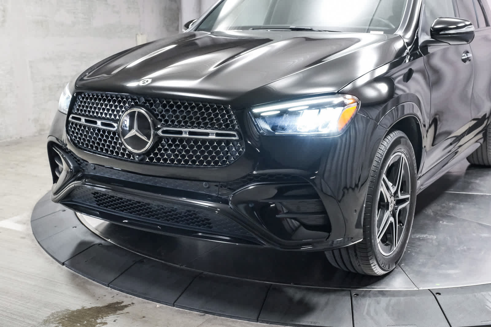 Certified 2025 Mercedes-Benz GLE 350 4MATIC w/ AMG Line Exterior image 11