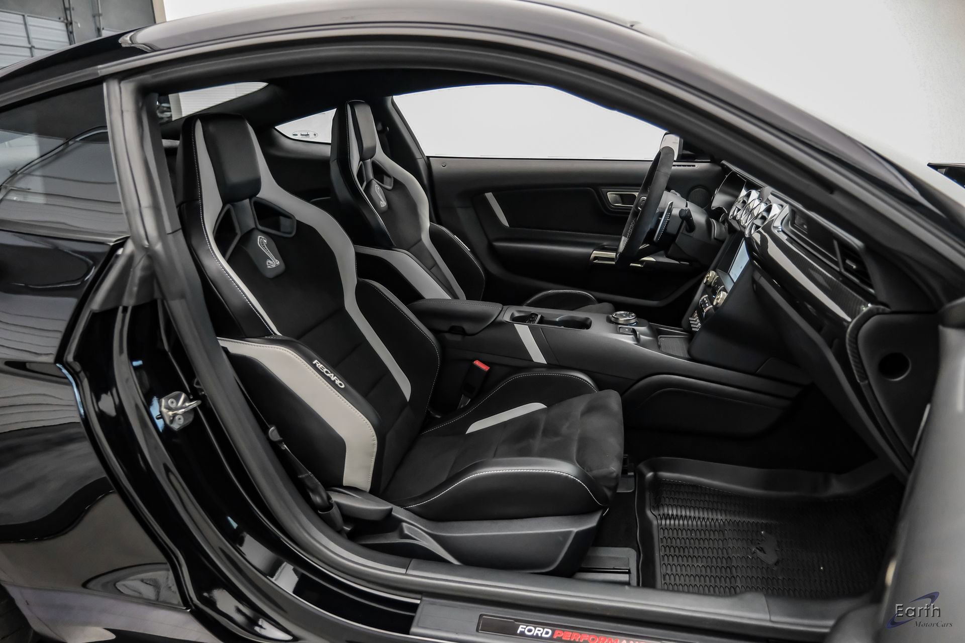 Used 2021 Ford Mustang Shelby GT500 w/ Carbon Fiber Track Pack RWD image 42