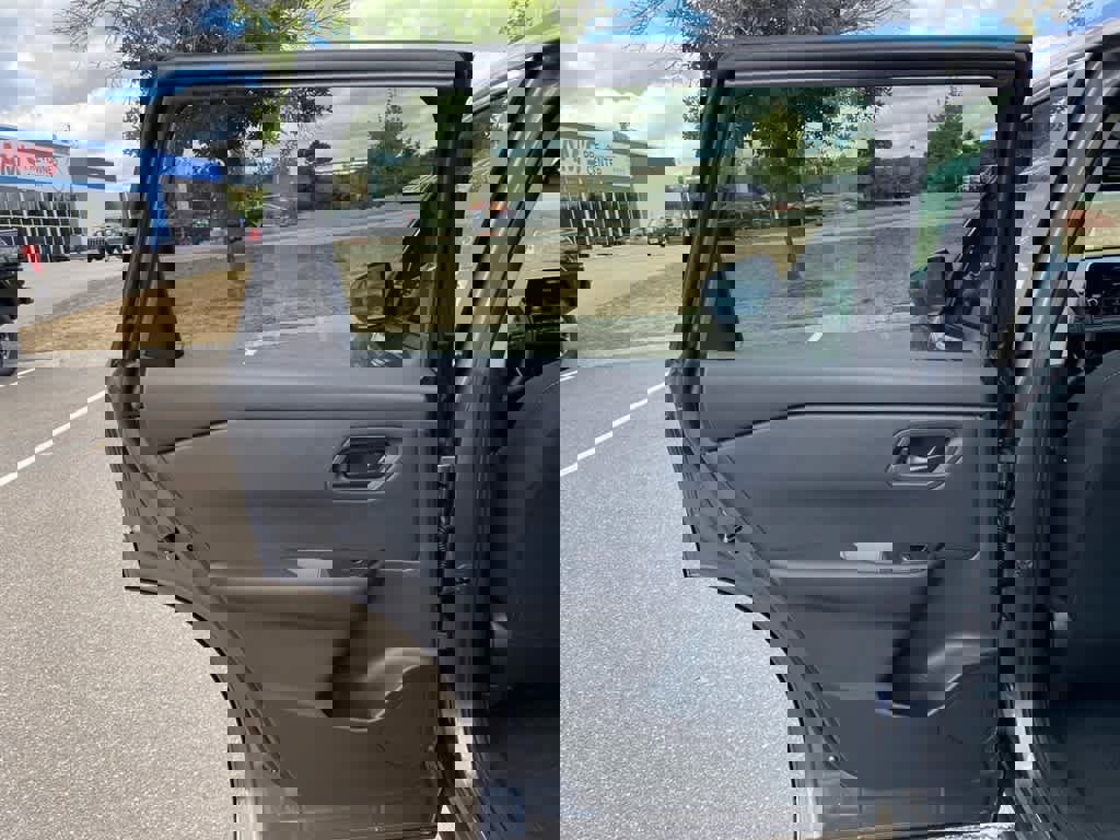 New 2026 Nissan Rogue S image 21