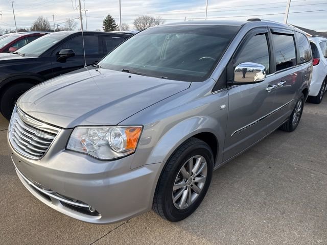 Used 2014 Chrysler Town & Country Touring-L image 2
