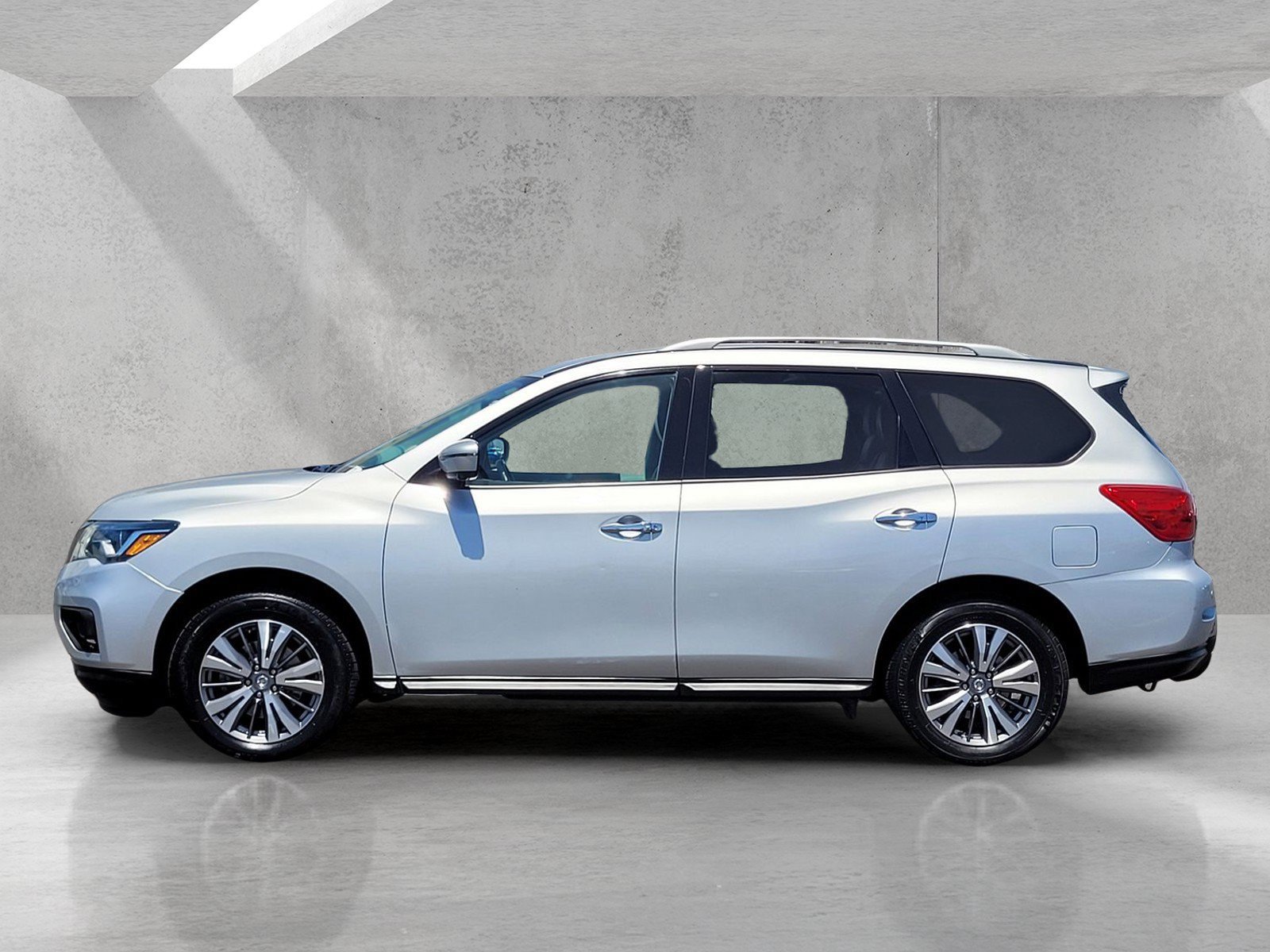 Used 2020 Nissan Pathfinder SL FWD image 8