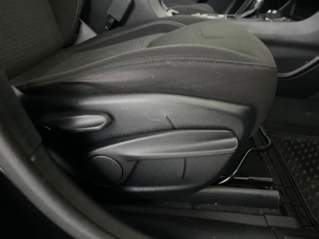 Used 2019 Jeep Cherokee Latitude w/ Popular Appearance Group image 60