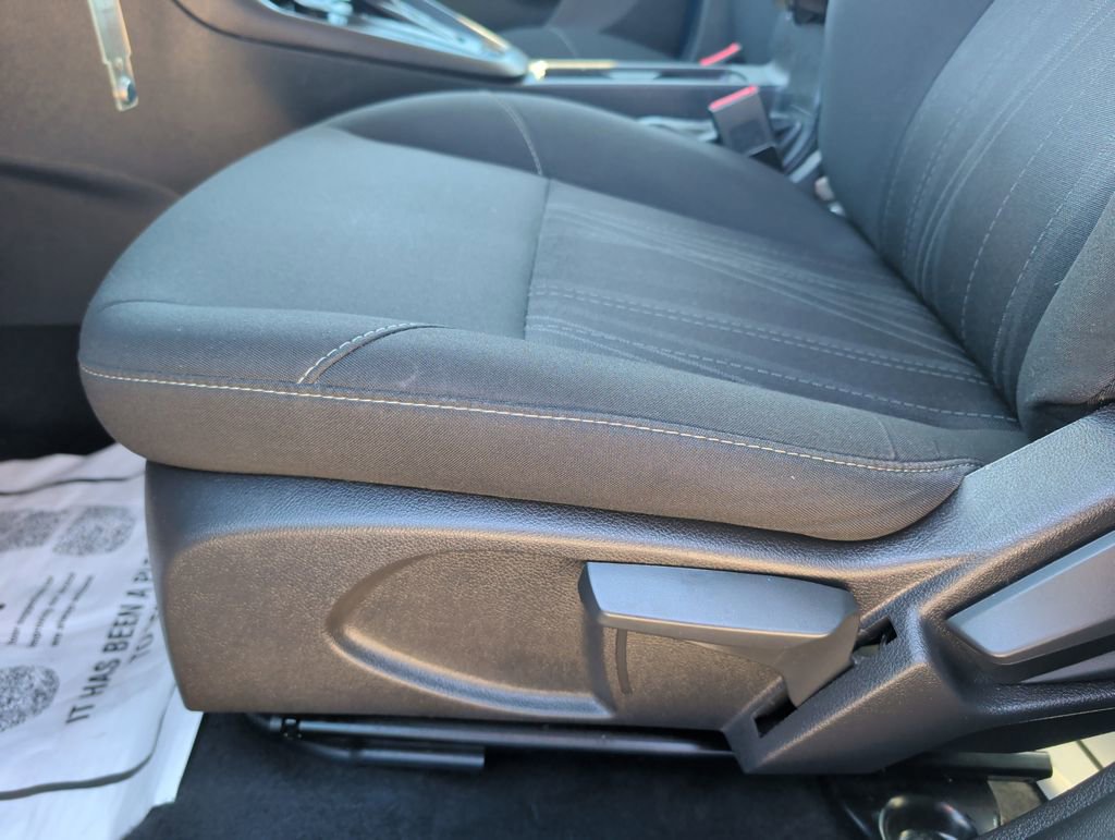 Used 2018 Ford Focus SE FWD image 9