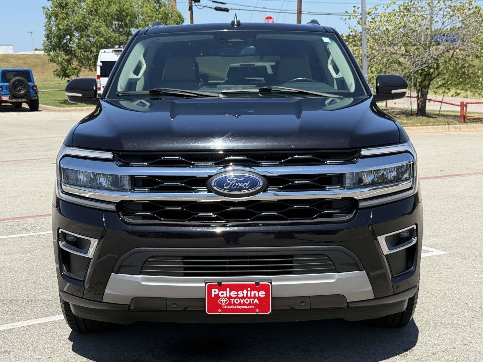 Used 2024 Ford Expedition Limited RWD image 2