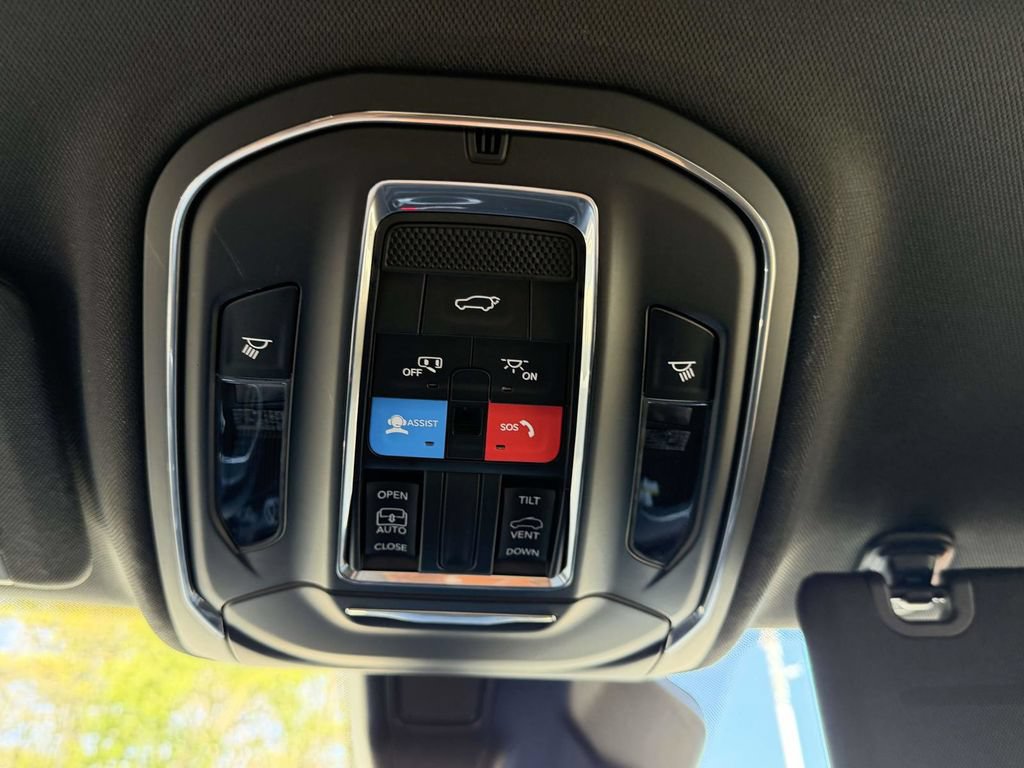Used 2025 Jeep Grand Cherokee Laredo X w/ Luxury Tech Group I AWD/4WD image 42