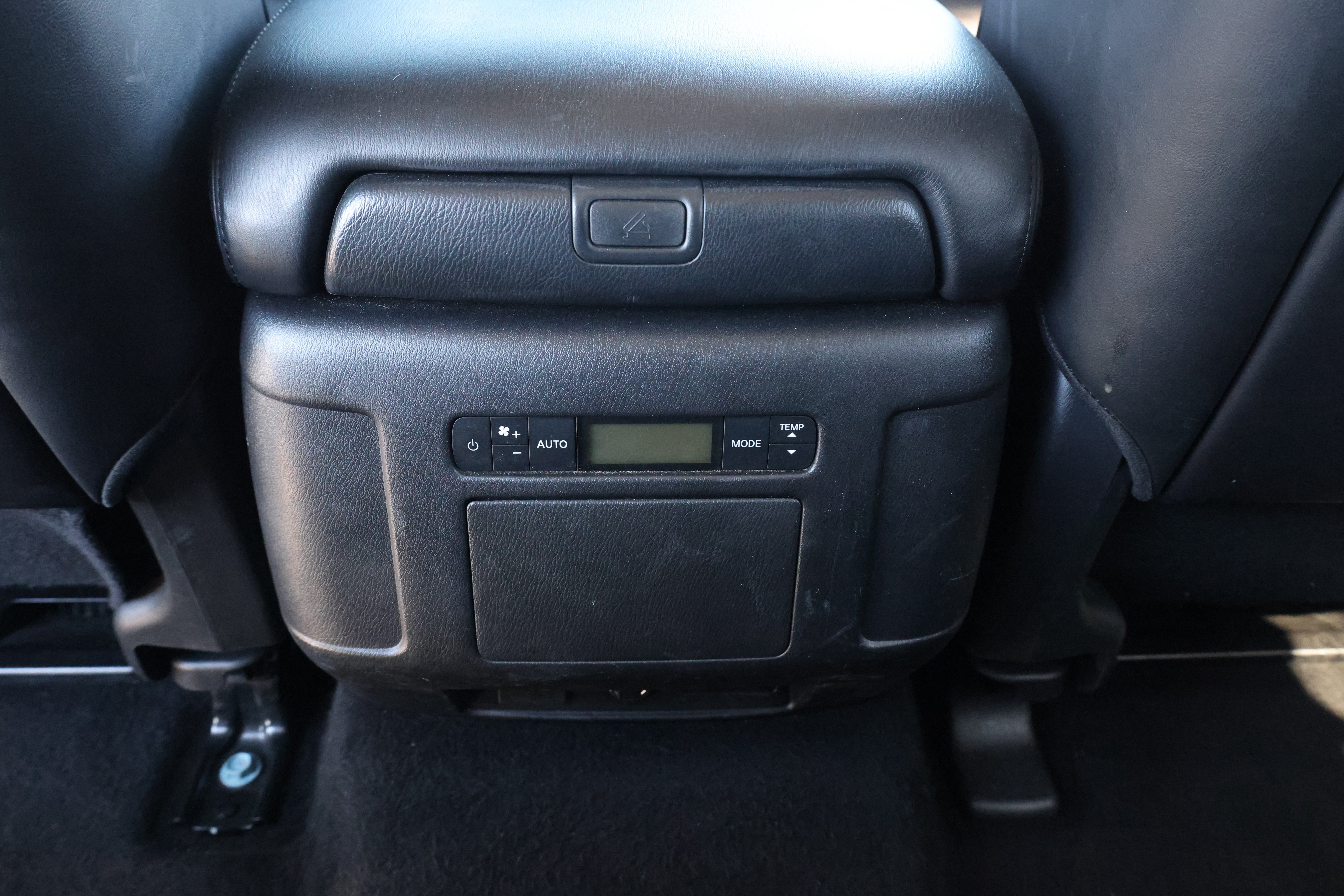 Used 2024 Nissan Armada SV RWD image 12