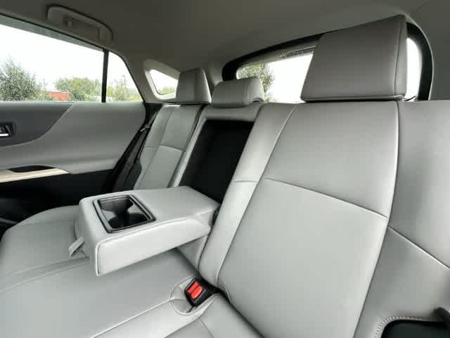 Used 2023 Toyota Venza XLE AWD/4WD image 16