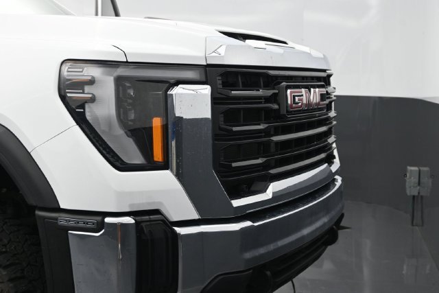 Used 2024 GMC Sierra 2500 Pro w/ Convenience Package AWD/4WD image 34