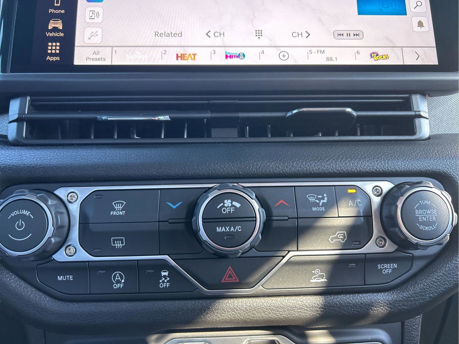 New 2026 Jeep Gladiator Sport image 19