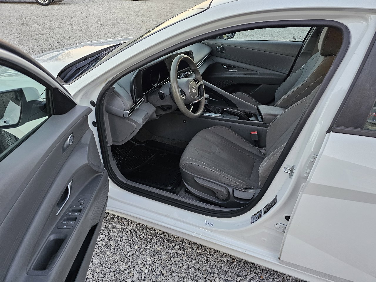 Used 2022 Hyundai Elantra SEL image 14