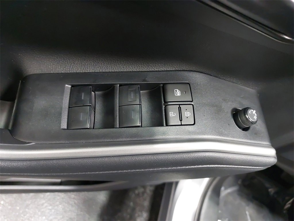 Used 2024 Toyota Highlander LE image 31