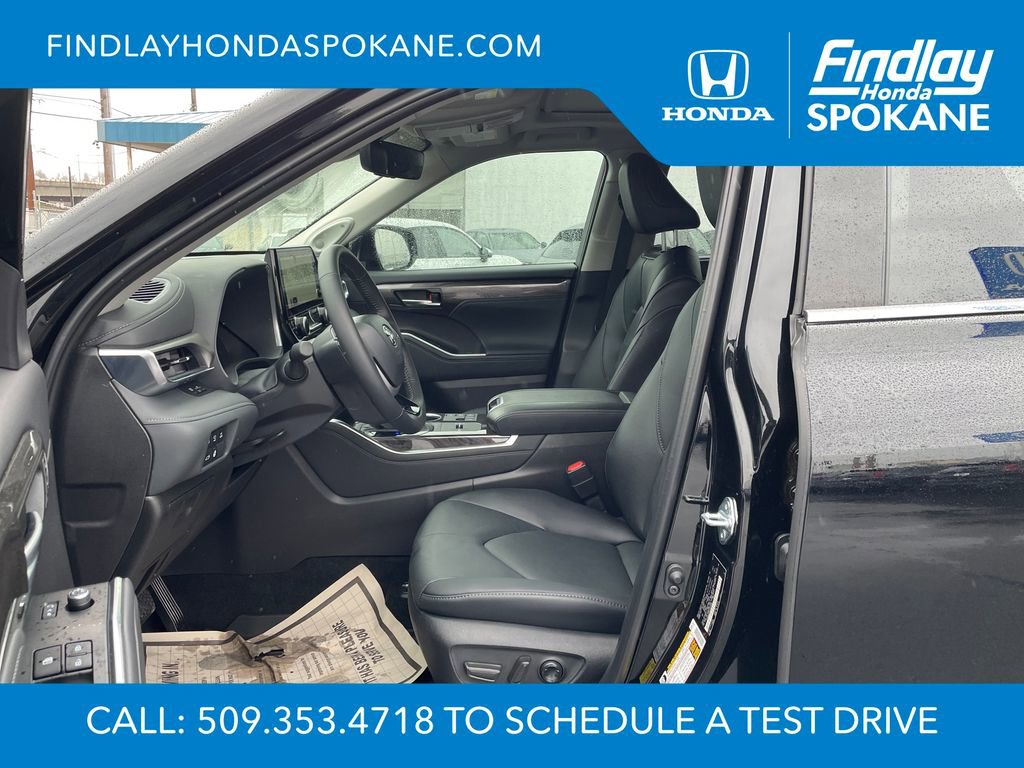 Used 2026 Toyota Highlander Limited image 9