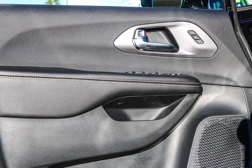 New 2026 Chrysler Pacifica Select w/ S Appearance Package image 24