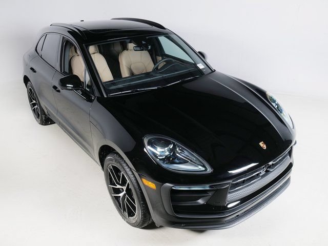 Certified 2026 Porsche Macan AWD/4WD image 31